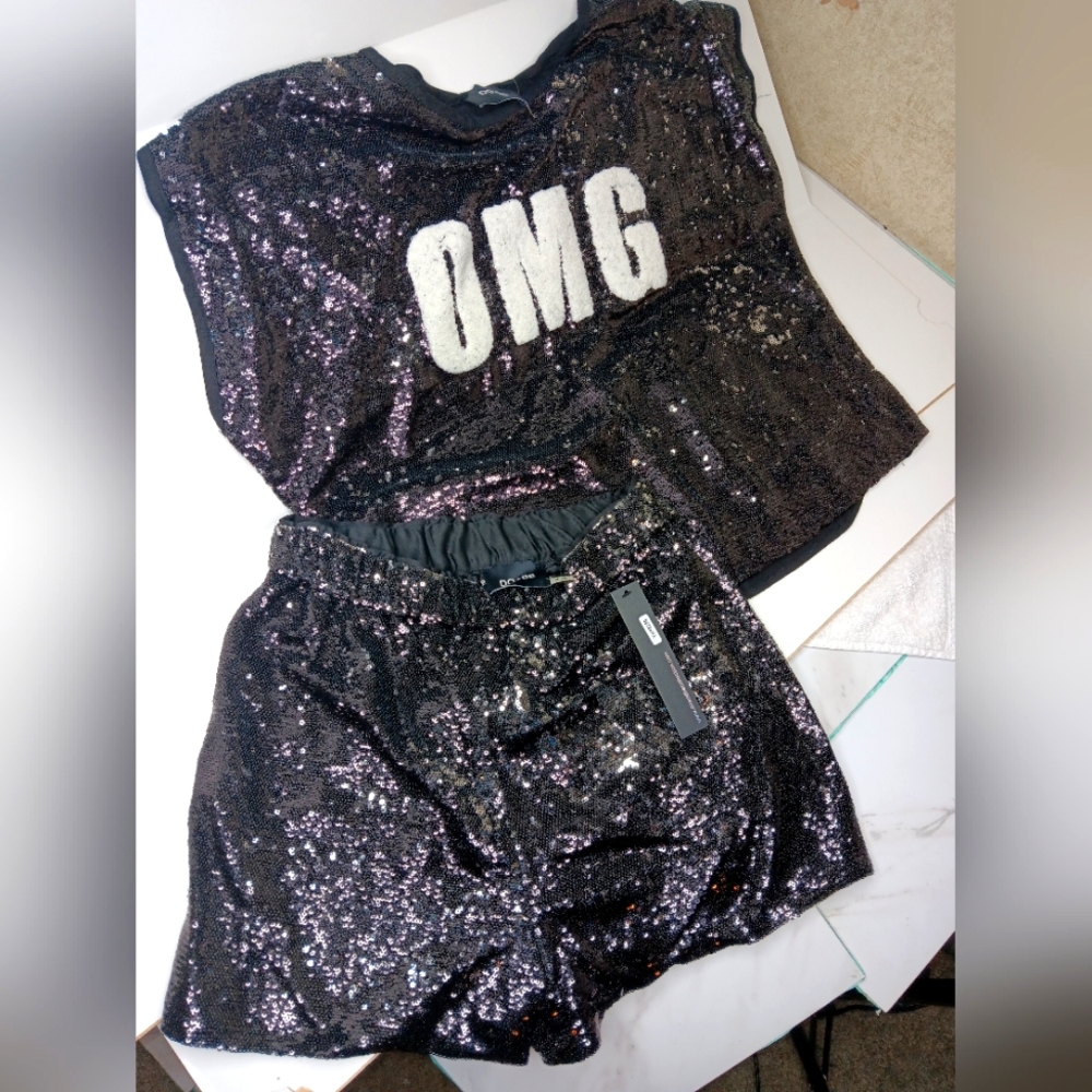 DO-BE sequence 2 piece short set so cute. 😍